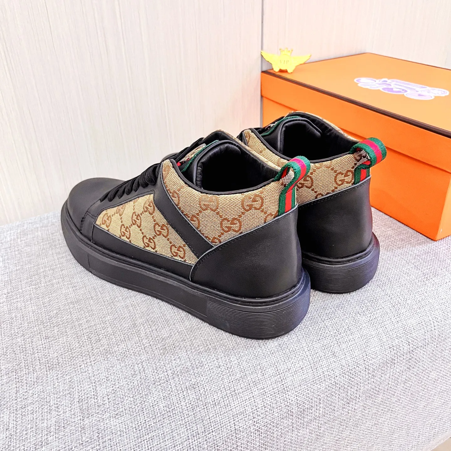 🚘🚘Factory batch 460💰[LV]🔥Louis Vuitton, a high-end men's shoe brand, official website 1:1 latest masterpiece: the upper is made of first-layer cowhide imported from Italy with a comfortable and breathable lining➕original non-slip and wear-resistant outsole🔥, making walking more convenient and comfortable! An exclusive new model, a stunning work, a beautiful 1:1 replica [color] compared to the official quality! Create a fashionable personality to set off your uniqueness! A must-have for trendy men! Classic 🔥Size: 38-44 Color: 🔥 2⃣️colors available🔥.